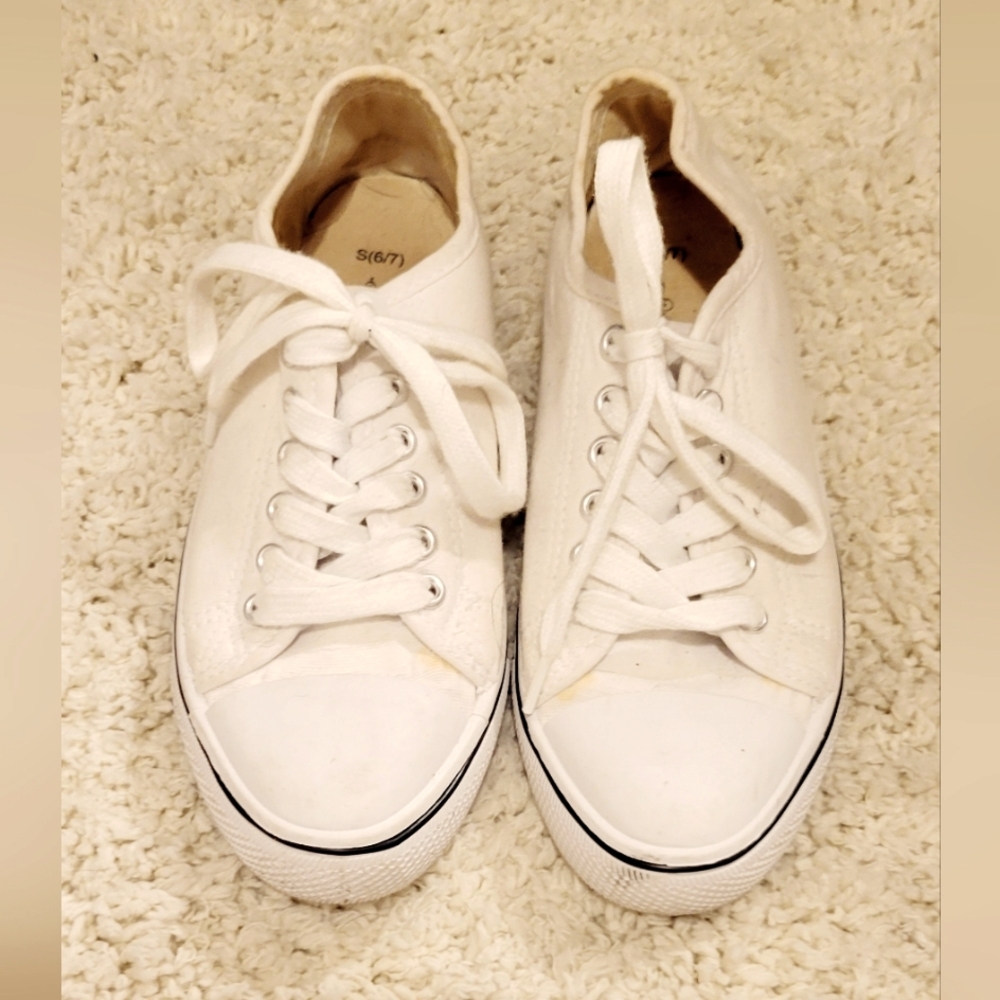 White tennis shoes